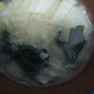 白菜とわかめのお味噌汁